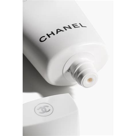 chanel cleanser le blanc